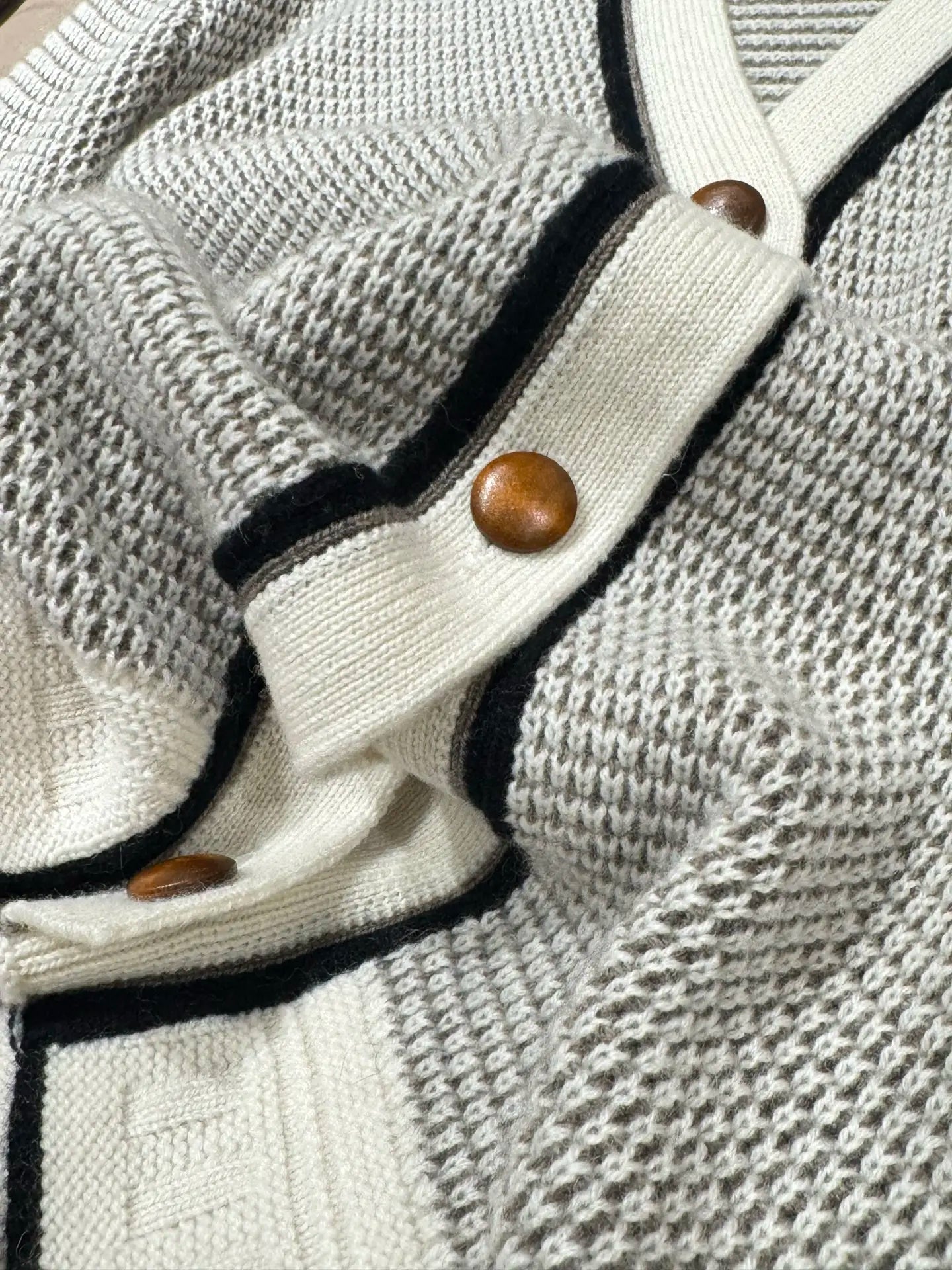 Fall/Winter 2025 New Arrival Women's Cashmere-Wool Blend Knit Cardigan and Skirt Two-Piece Set