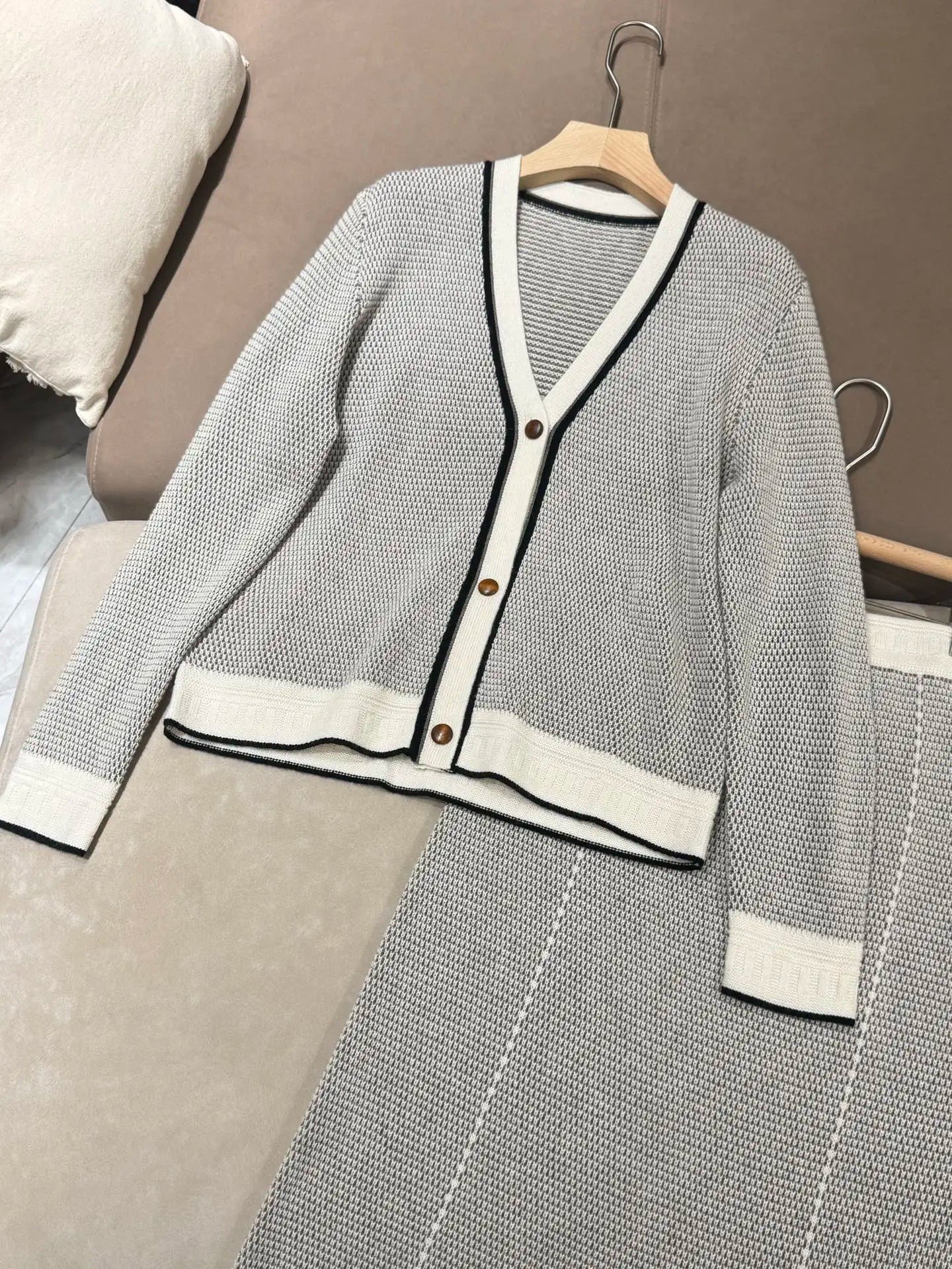 Fall/Winter 2025 New Arrival Women's Cashmere-Wool Blend Knit Cardigan and Skirt Two-Piece Set