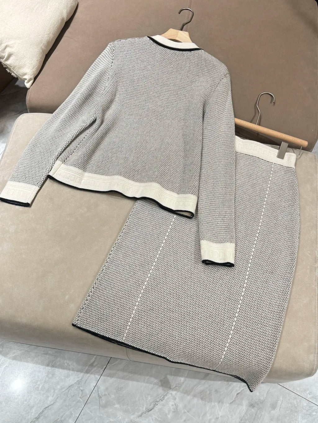 Fall/Winter 2025 New Arrival Women's Cashmere-Wool Blend Knit Cardigan and Skirt Two-Piece Set