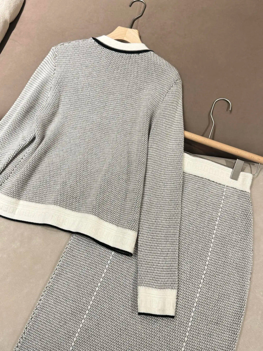 Fall/Winter 2025 New Arrival Women's Cashmere-Wool Blend Knit Cardigan and Skirt Two-Piece Set