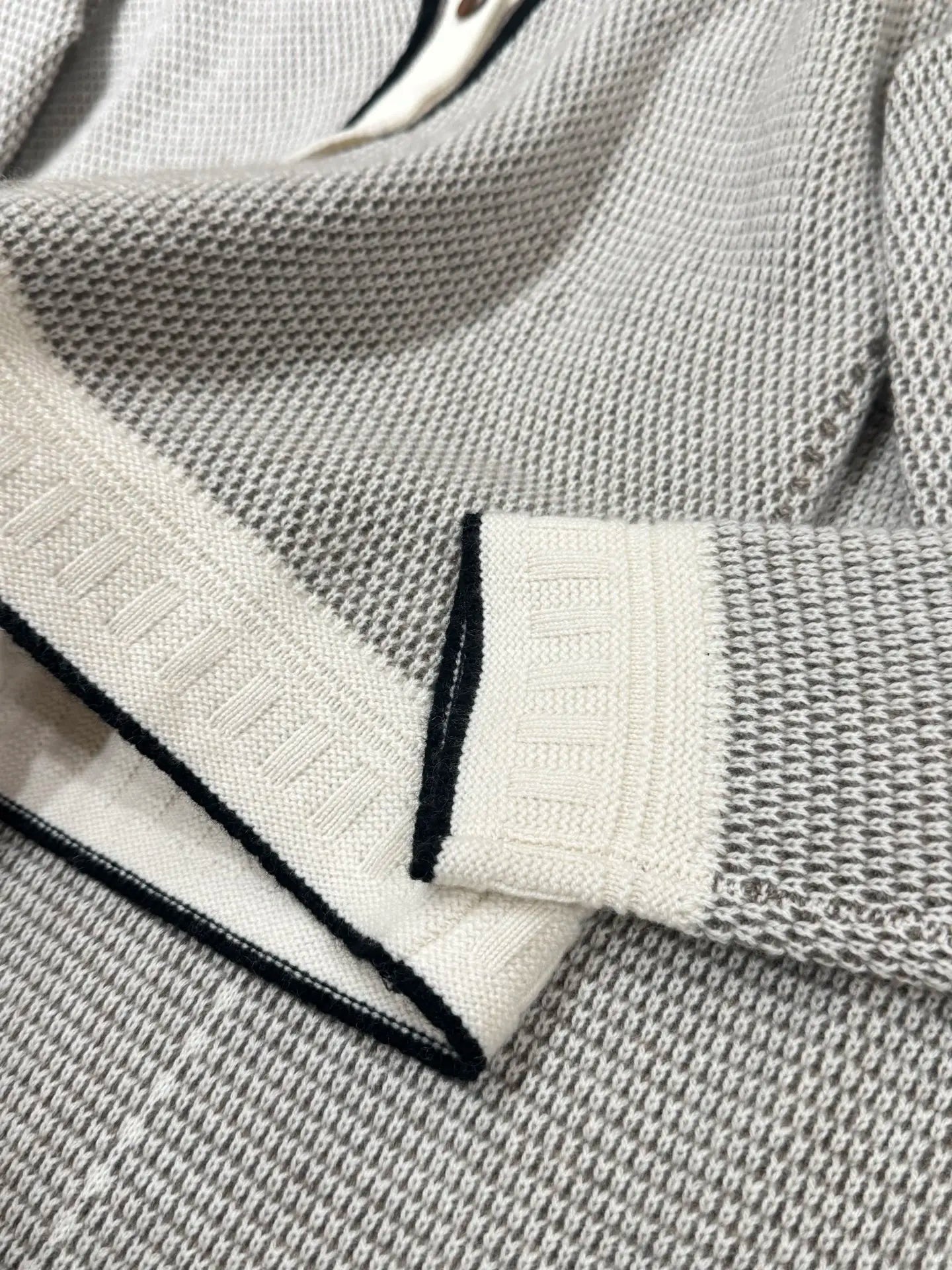 Fall/Winter 2025 New Arrival Women's Cashmere-Wool Blend Knit Cardigan and Skirt Two-Piece Set